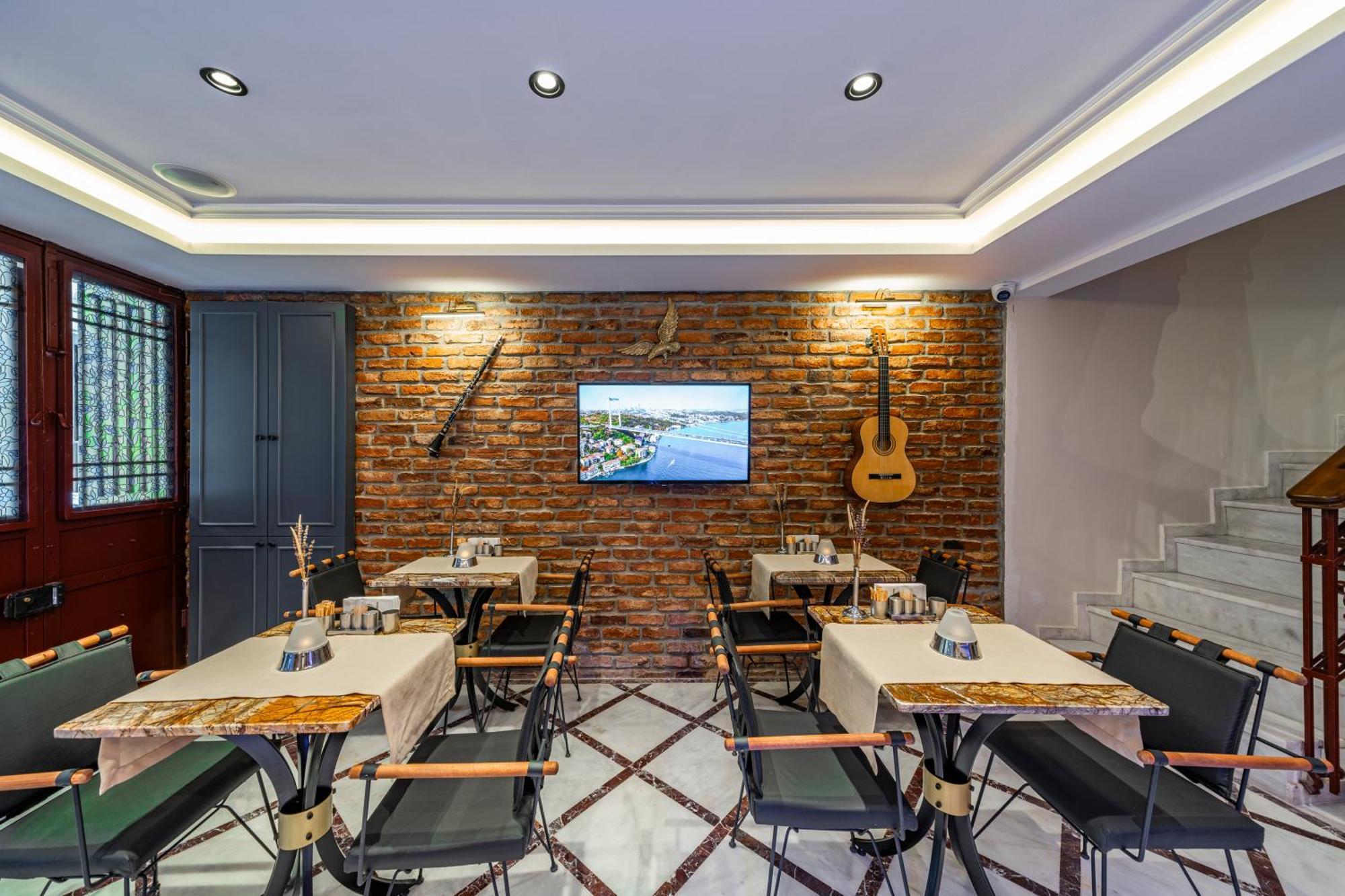 Pera Luna Premium Hotel Istanbul Exterior photo