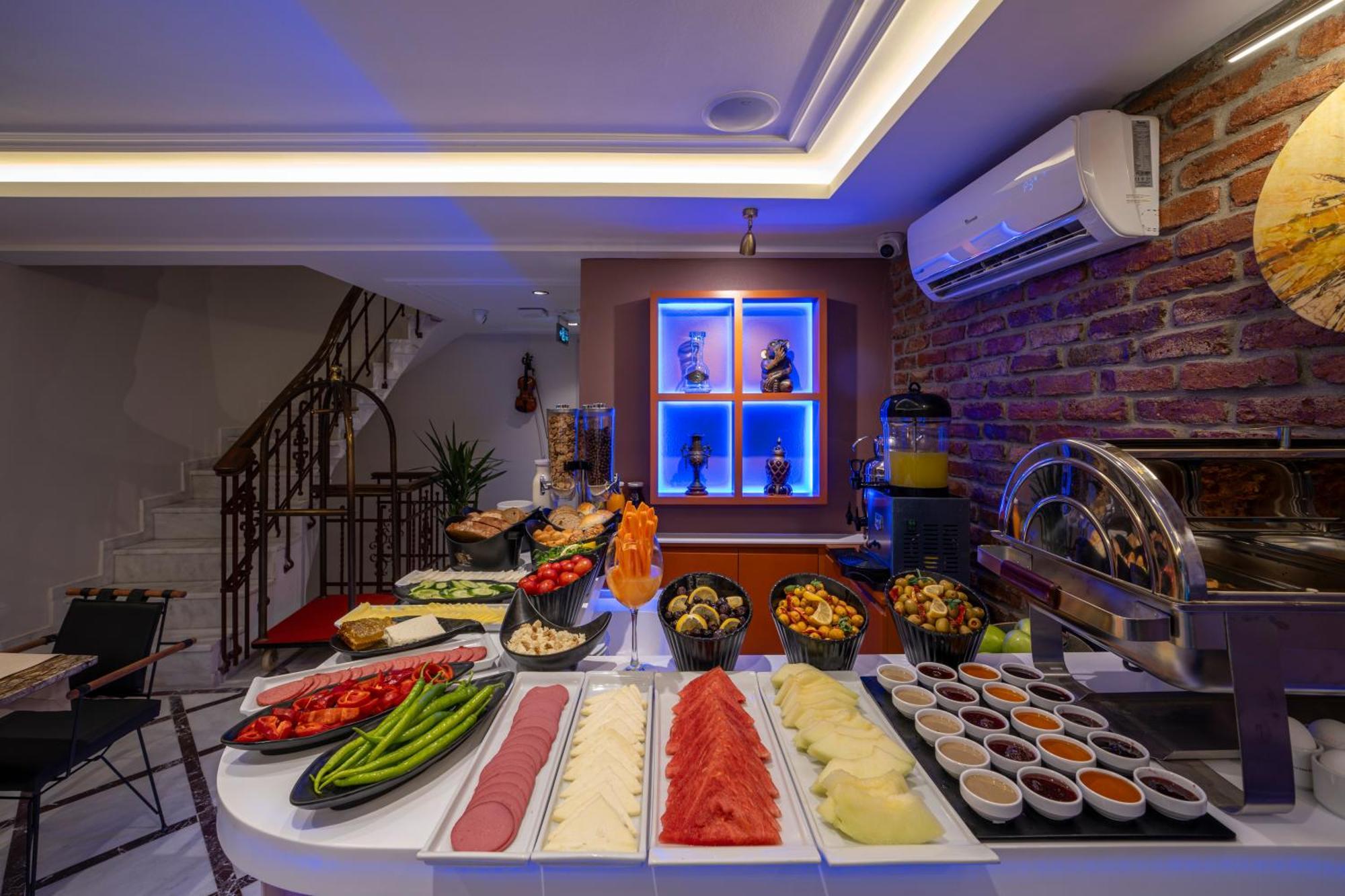 Pera Luna Premium Hotel Istanbul Exterior photo