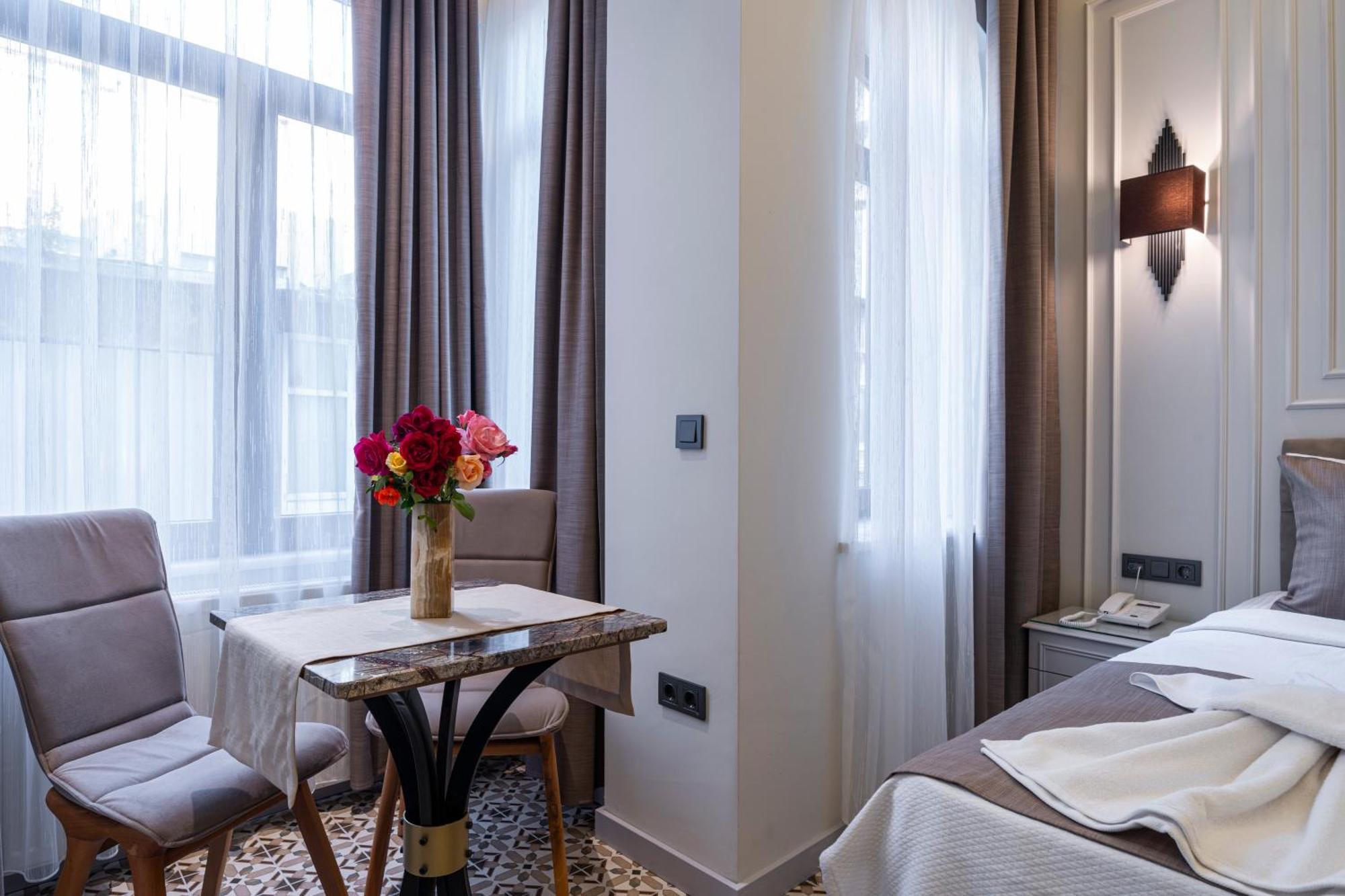 Pera Luna Premium Hotel Istanbul Exterior photo